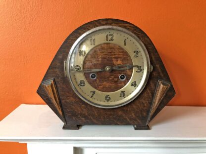 Vintage Art Deco style oak cased clock with key